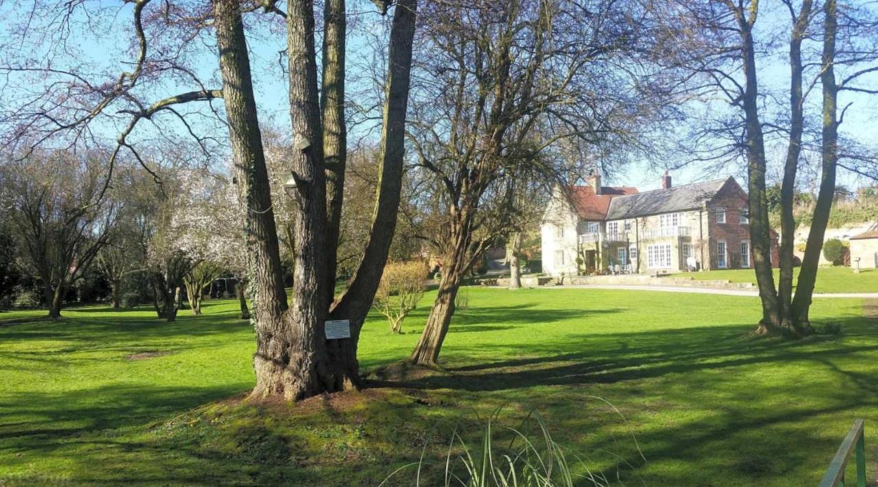 Impeccable 1-Bed House In Retford Close To A1 Экстерьер фото